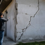 Fissures sur un mur de maison moderne